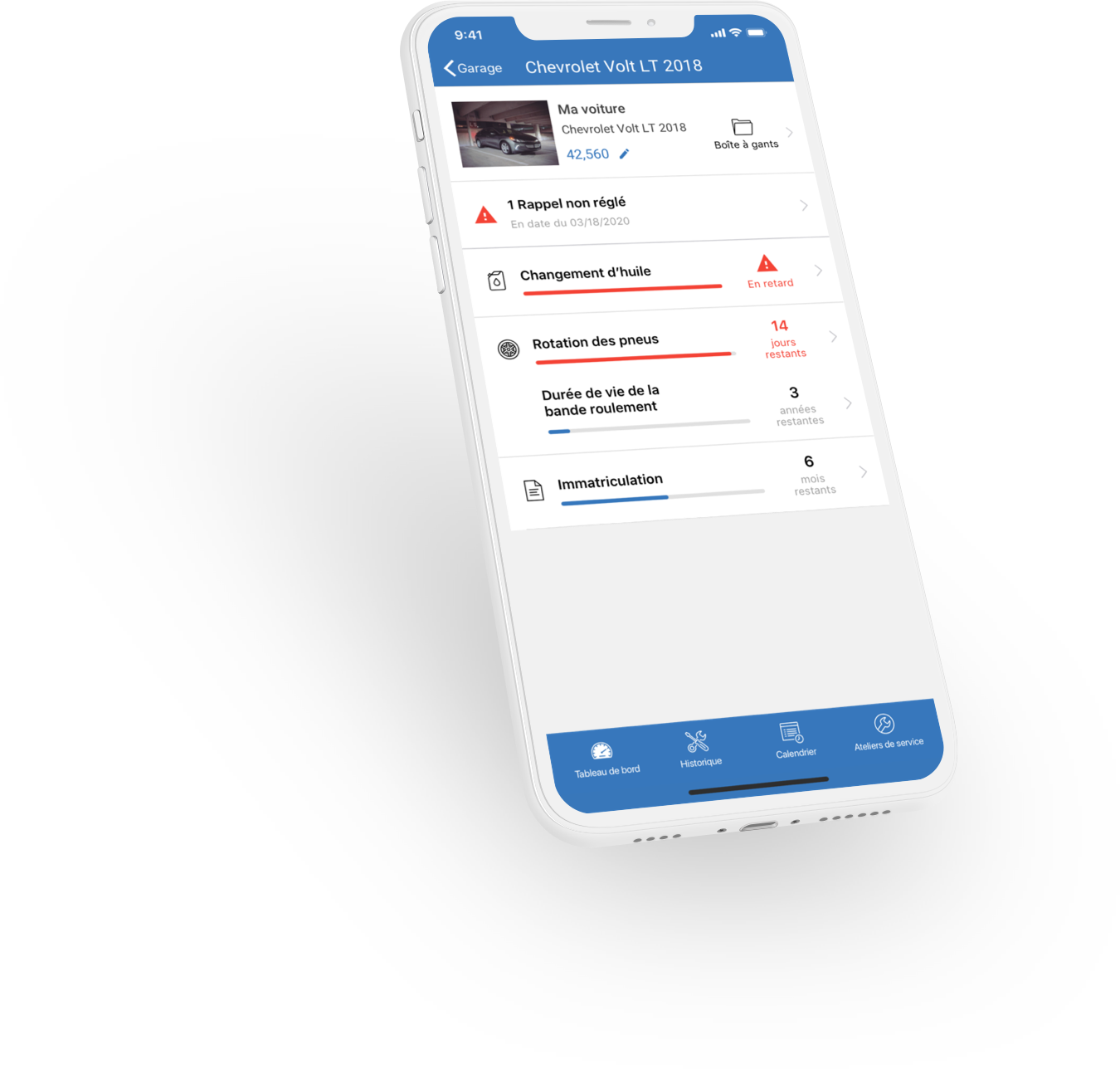 Tableau de bord de l’application Car Care de CARFAX Canada affiché sur un iPhone X blanc.