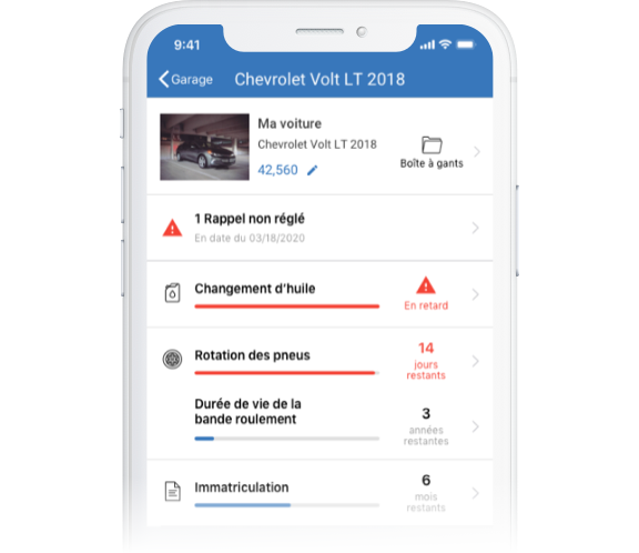 Tableau de bord de l’application Car Care de CARFAX Canada affiché sur un iPhone X blanc.