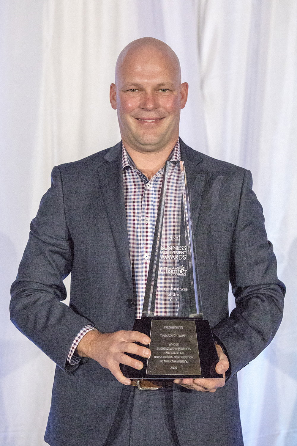Shawn Vording, VP Automotive Sales, accepting the award on behalf of CARFAX