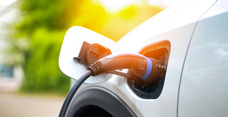 Common Questions and Myths about Electric Vehicles article header