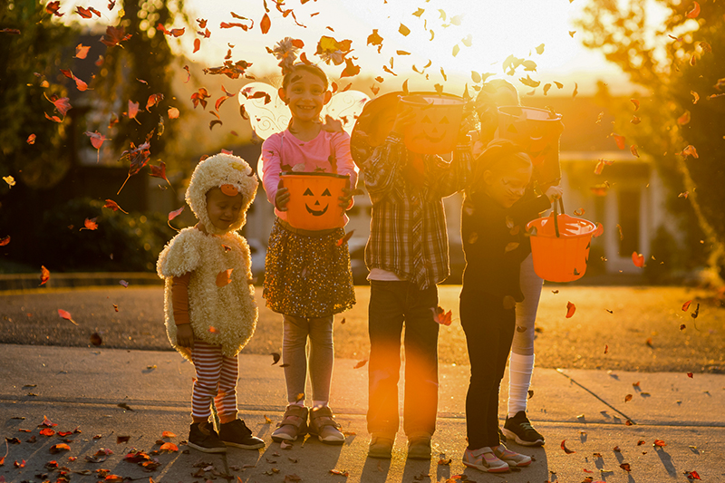 Conseils de sécurité d'Halloween pour les conducteurs et les enfants costumés article header