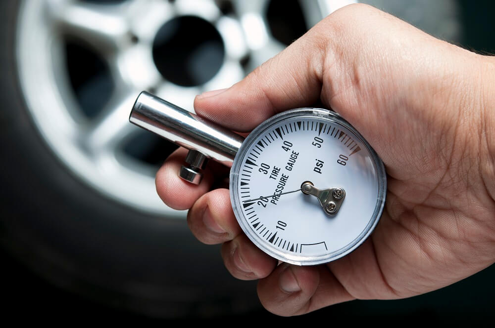 Comment vérifier la pression de vos pneus article header